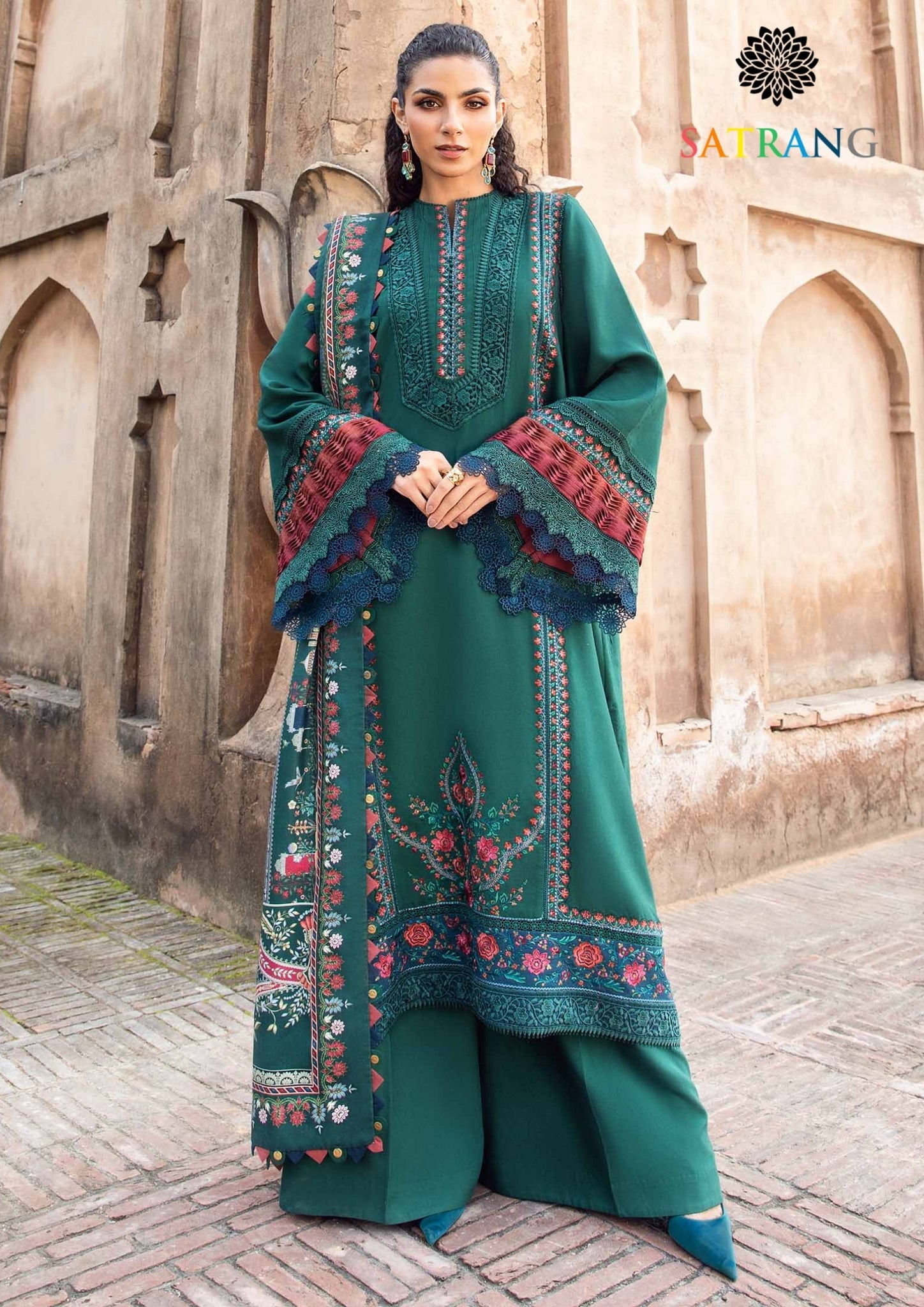 Winter Unstitched 3PCs Heavy Embroidered Dhanak Dress With Digital Printed Karandi Shawl SR-635