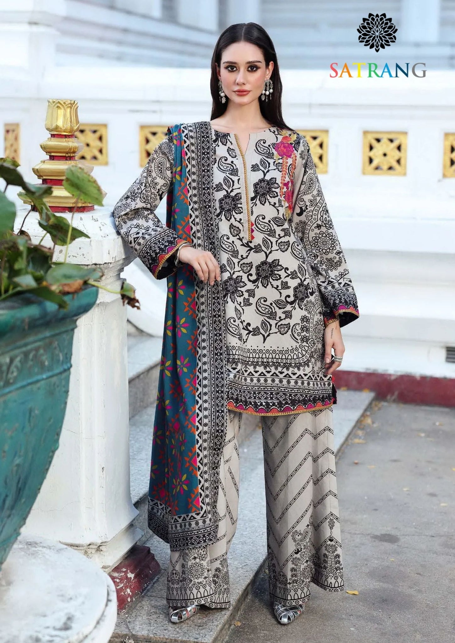 Winter Unstitched 3PCs Digital Printed Karandi Dress With Digital Printed Karandi Shawl SR-702