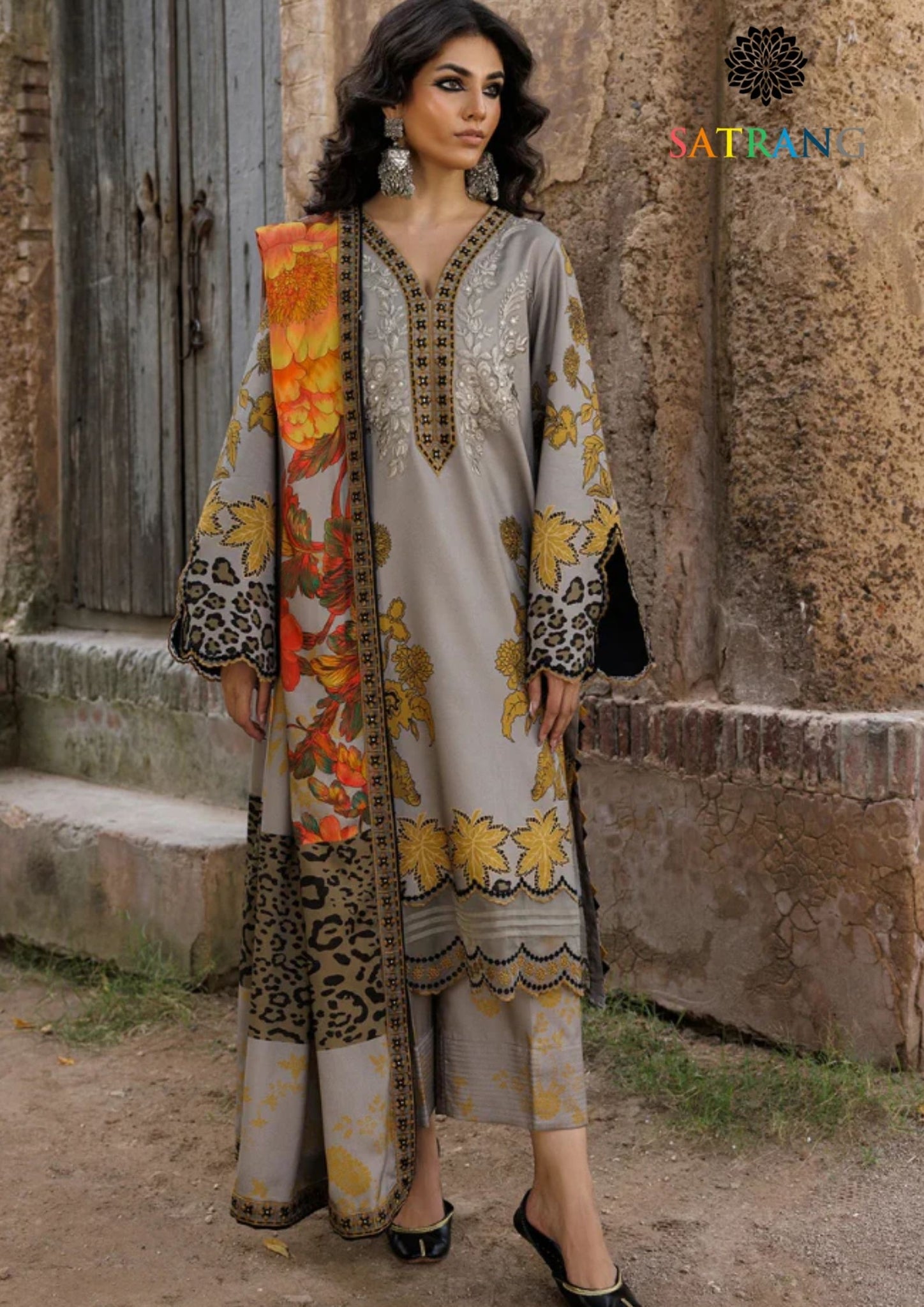 Winter Unstitched 3PCs Digital Printed Karandi Dress With Digital Printed Karandi Shawl SR-704