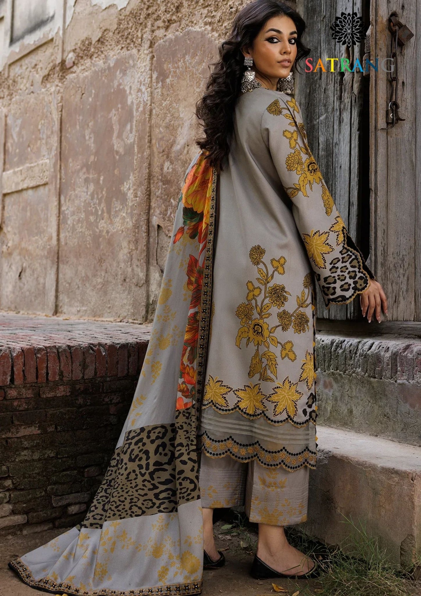 Winter Unstitched 3PCs Digital Printed Karandi Dress With Digital Printed Karandi Shawl SR-704