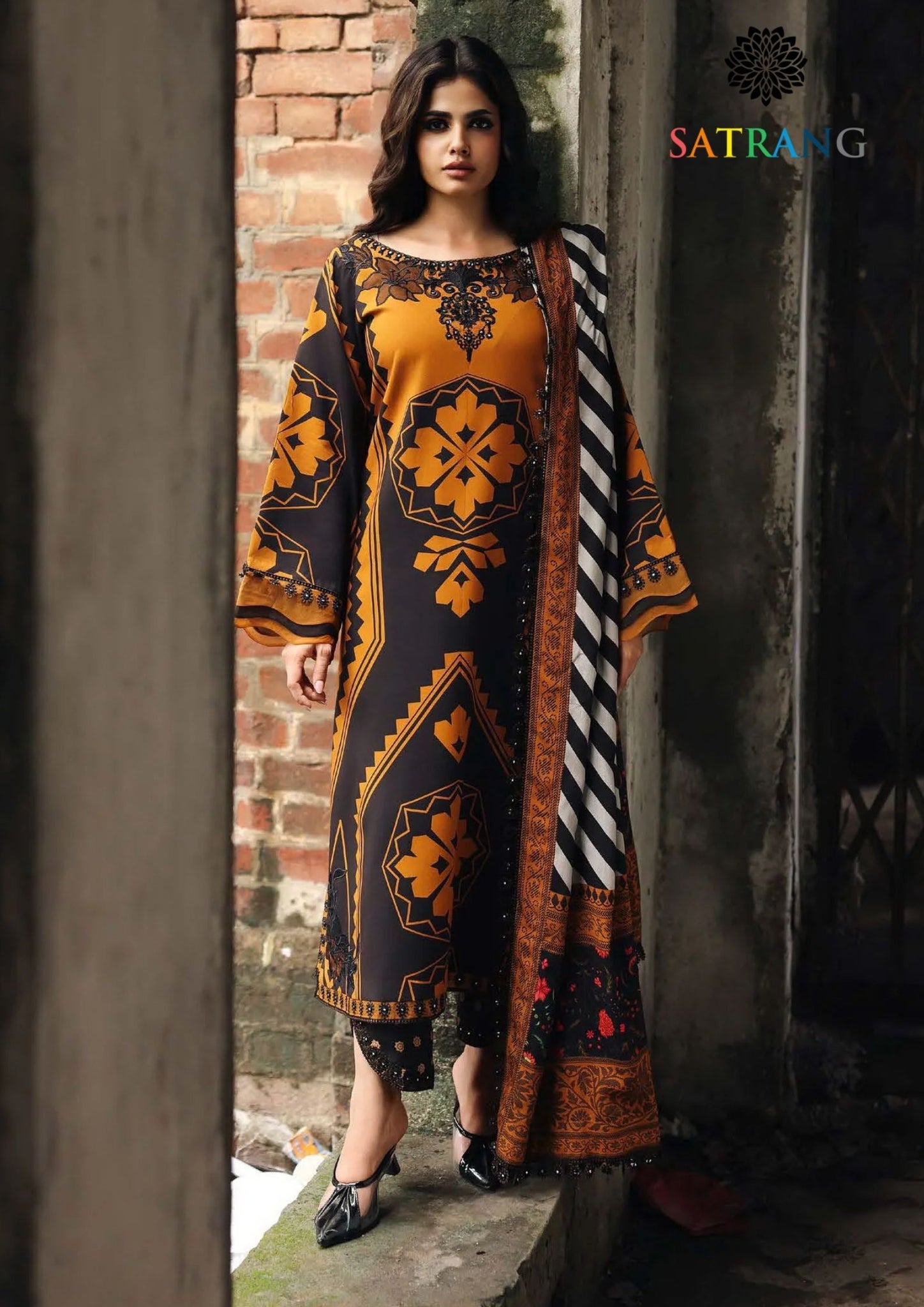 Winter Unstitched 3PCs Digital Printed Karandi Dress With Digital Printed Karandi Shawl SR-705