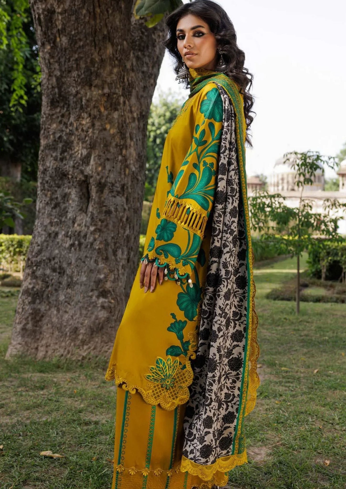 Winter Unstitched 3PCs Digital Printed Karandi Dress With Digital Printed Karandi Shawl SR-706